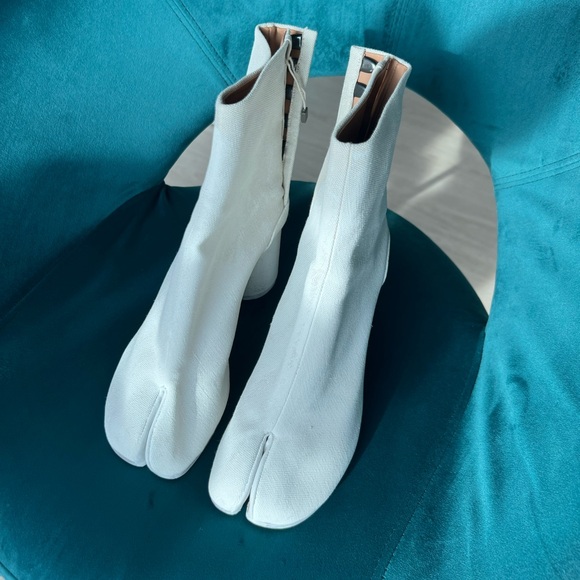 Maison Margiela Tabi Boots - Women’s White Ankle Boots size 38(EU) 8(US) - Picture 5 of 14